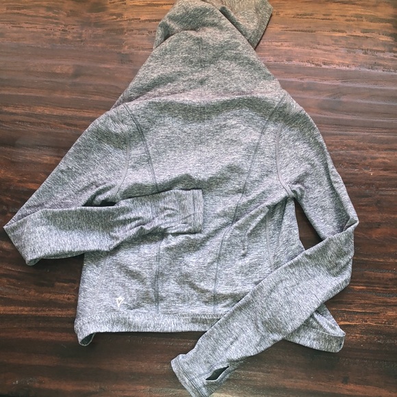 Ivivva by Lululemon Four Count Shrug - Picture 2 of 9